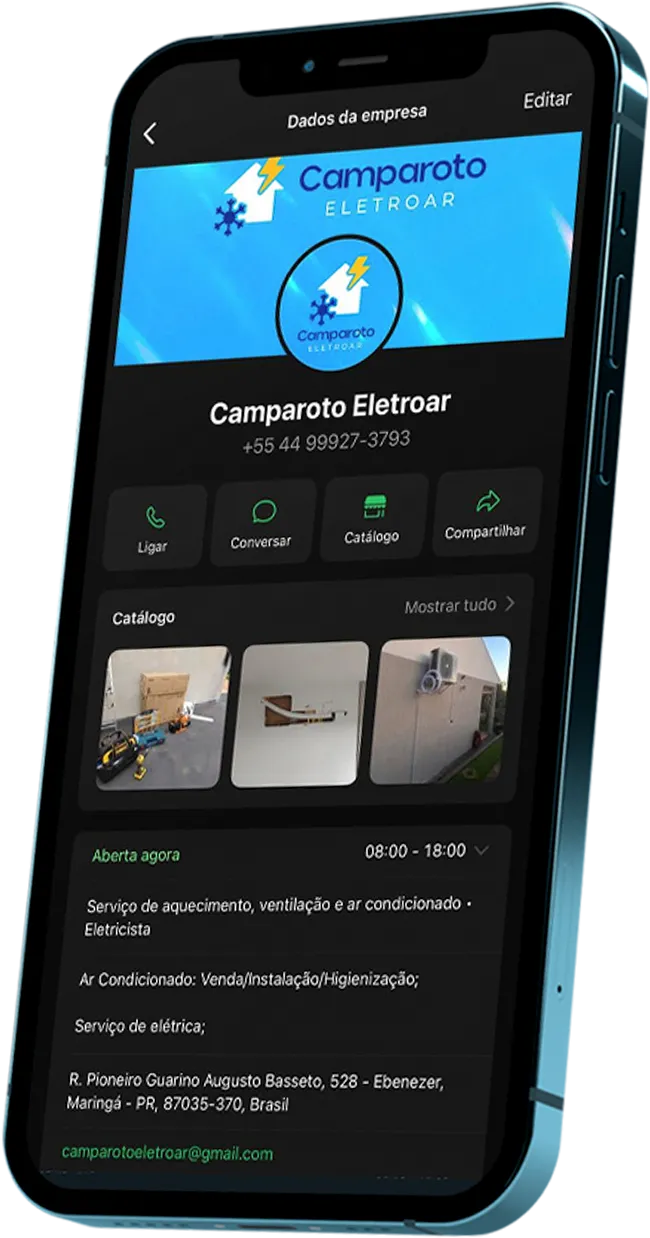 Foto de um iPhone em que a tela do celular exibe o perfil do WhatsApp da Camparoto Eletroar